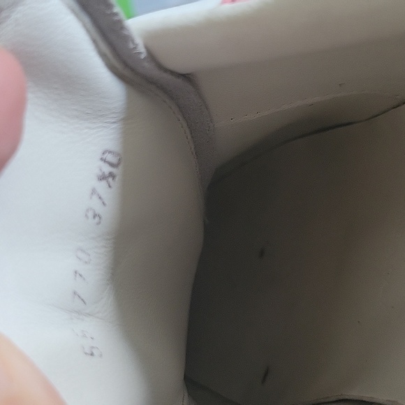 Alexander McQueen Sneakers in light pink and white. - Picture 8 of 9